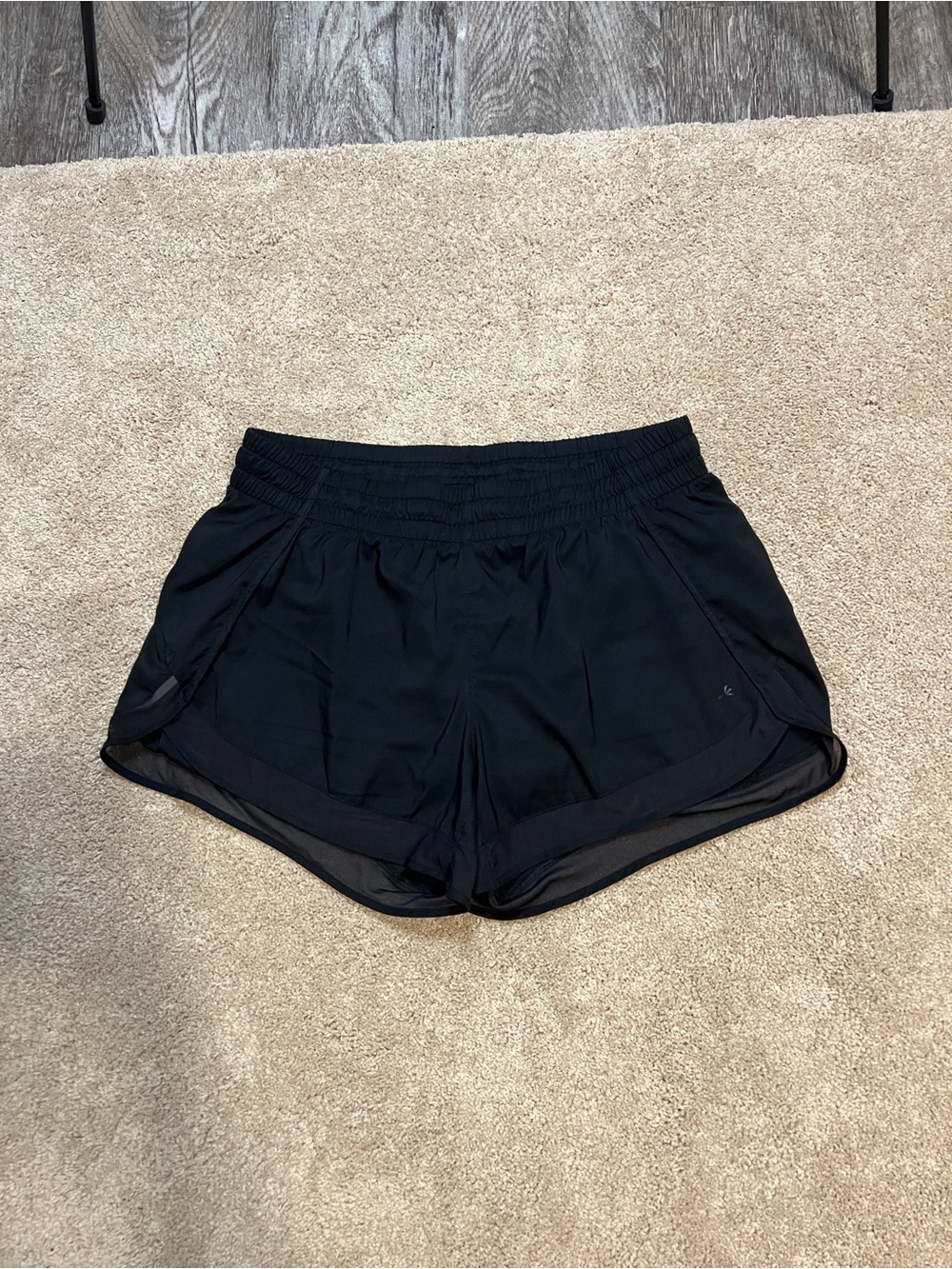 Women’s Athleta Mesh Racer Run 4” Shorts Size Medium